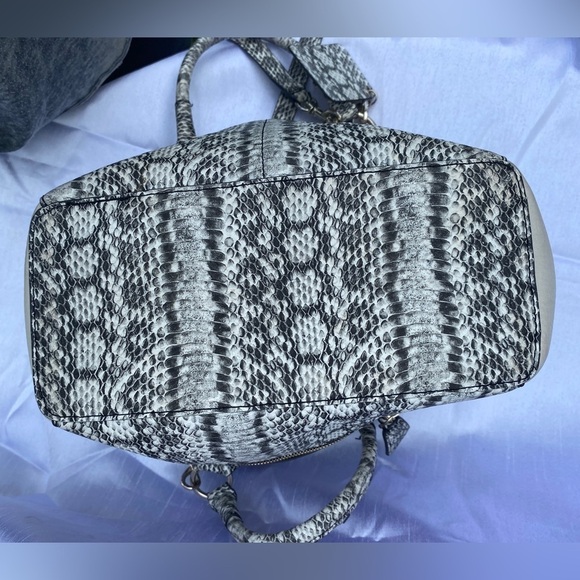 Guess Lakeshore Collection Handbag  Python Texture Beige and Black - Picture 7 of 14